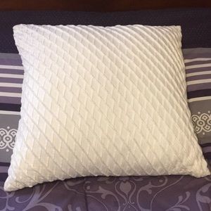 White throw pillow